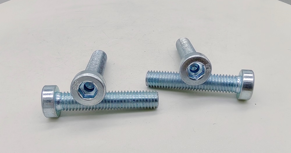 Hvordan bruger du DIN6912 indre hexagon med guidehul kort cylindrisk hovedskrue?